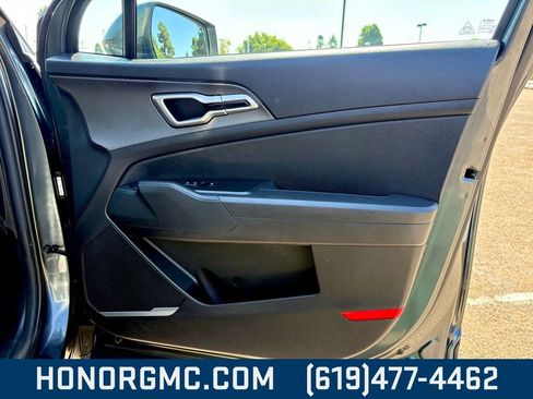 Used 2024 Kia Sportage LX image 23