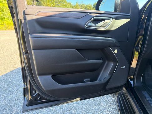 Used 2023 Chevrolet Suburban LT w/ LT Signature Package AWD/4WD image 10