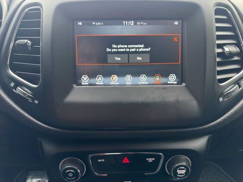Used 2020 Jeep Compass Latitude w/ Cold Weather Group AWD/4WD image 16