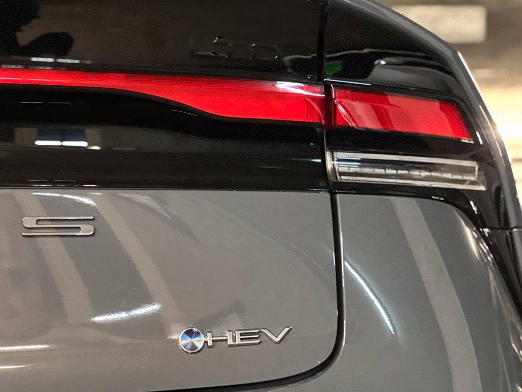 New 2027 Toyota Prius Limited AWD/4WD image 7