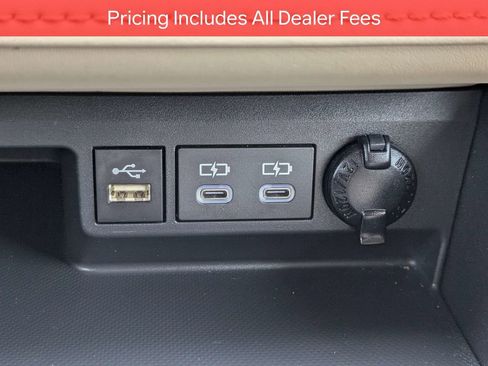 Used 2024 Toyota Highlander Platinum FWD image 25