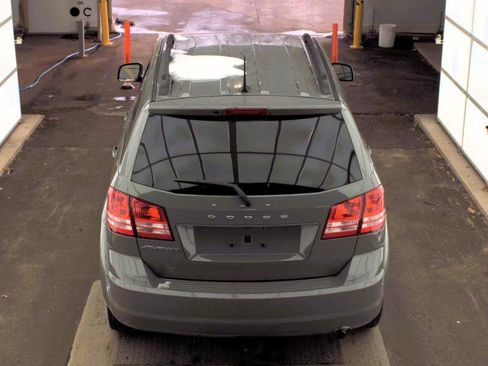 Used 2020 Dodge Journey SE w/ SE Popular Equipment Group image 3