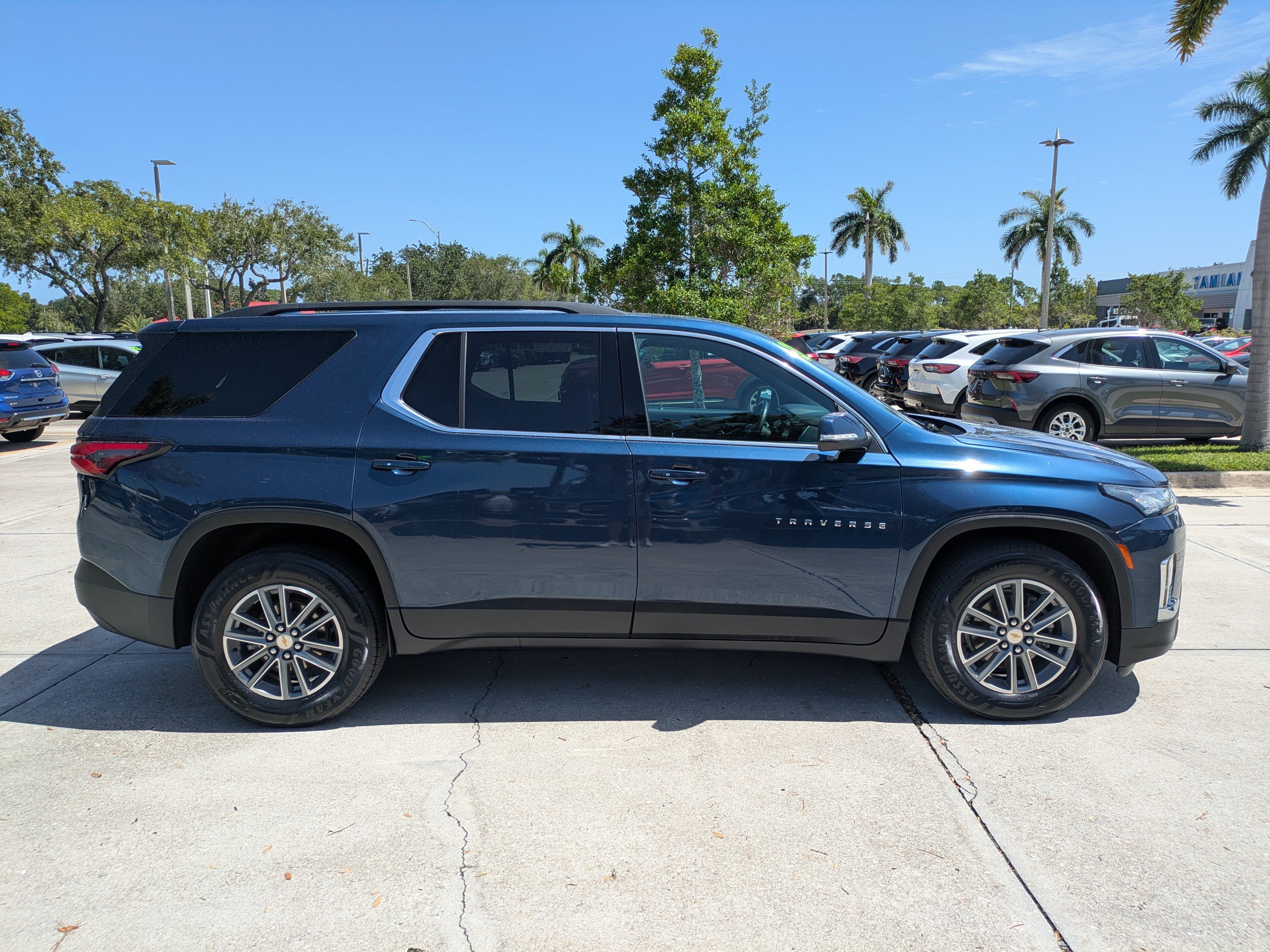 Used 2022 Chevrolet Traverse LT w/ LPO, Floor Liner Package AWD/4WD image 3
