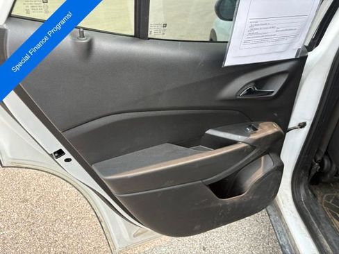 Used 2024 Chevrolet Trax RS w/ Sunroof Package FWD image 25