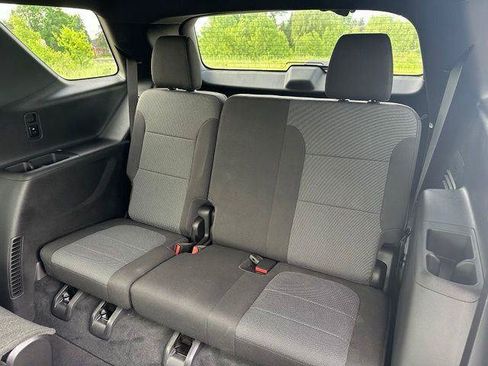 Used 2023 Chevrolet Traverse LT FWD image 33