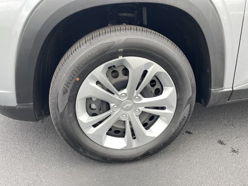 Certified 2025 Chevrolet Trax LS image 51