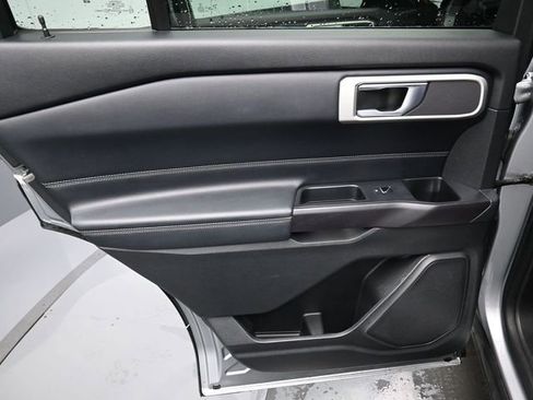 Used 2020 Ford Explorer XLT w/ Equipment Group 202A image 30