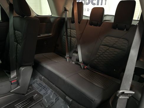 Used 2025 Nissan Pathfinder S AWD/4WD image 24
