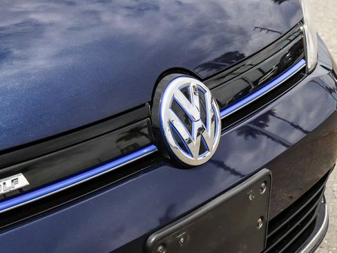 Used 2016 Volkswagen e-Golf SE FWD image 6