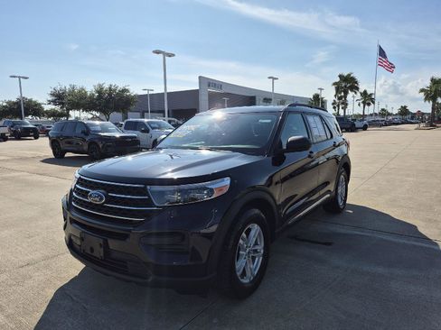 Certified 2022 Ford Explorer XLT RWD image 1