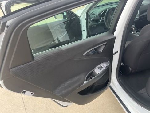 Used 2023 Chevrolet Malibu LT FWD image 13