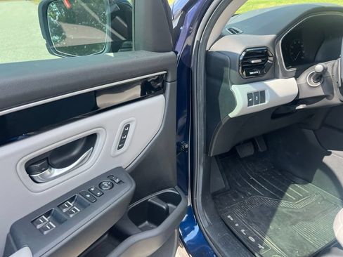 Used 2025 Honda Pilot EX-L image 8