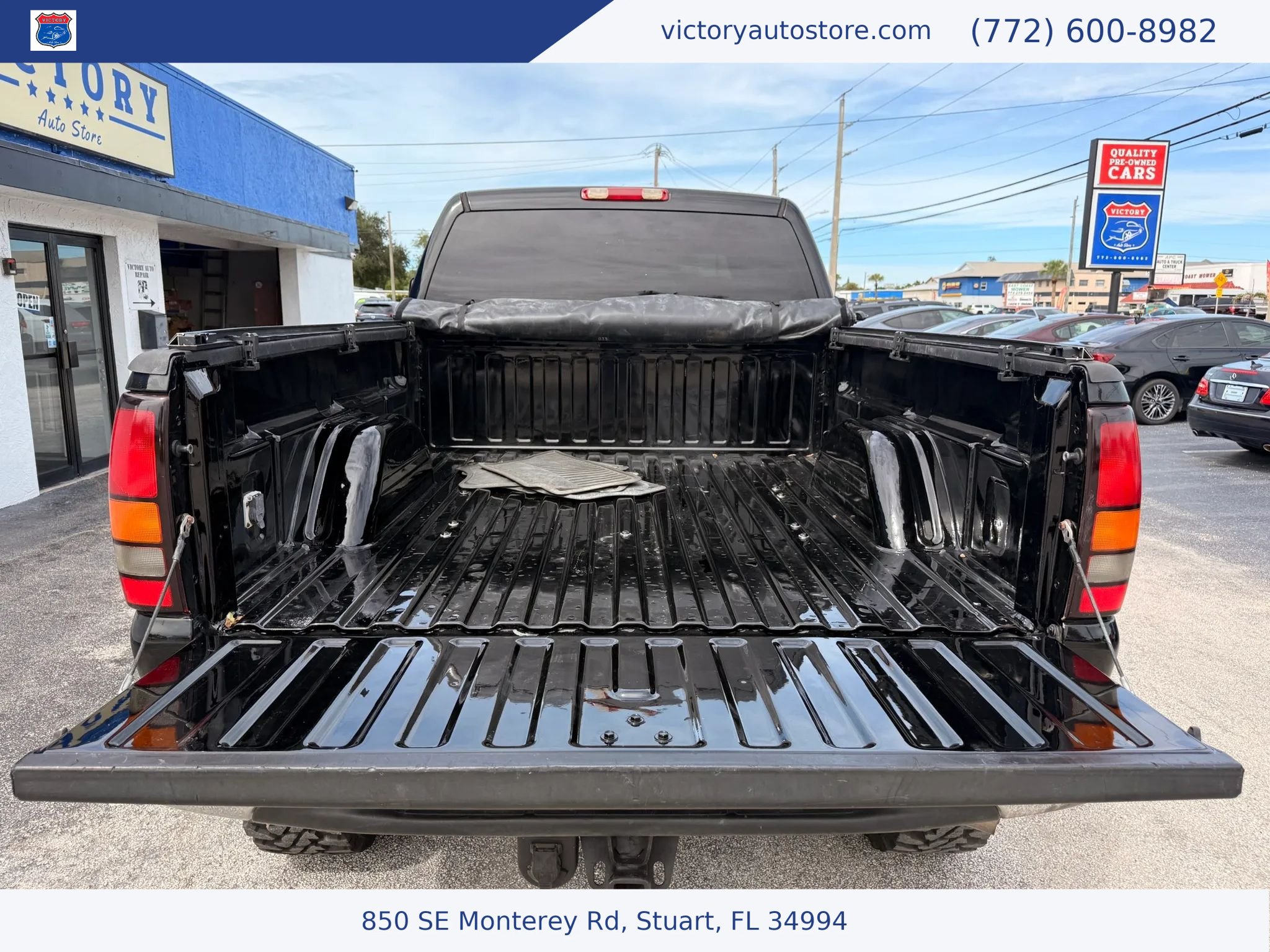 Used 2006 GMC Sierra 2500 SLE w/ Heavy-Duty Power Package AWD/4WD image 18