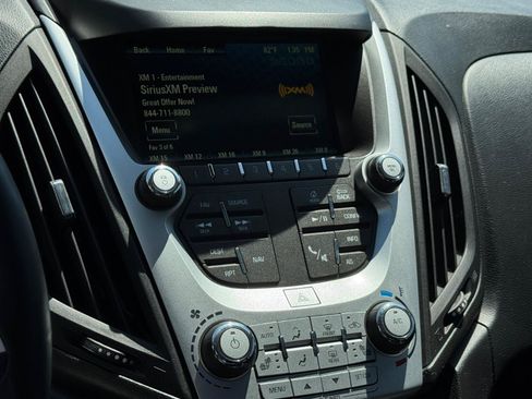 Used 2017 Chevrolet Equinox LT FWD image 15