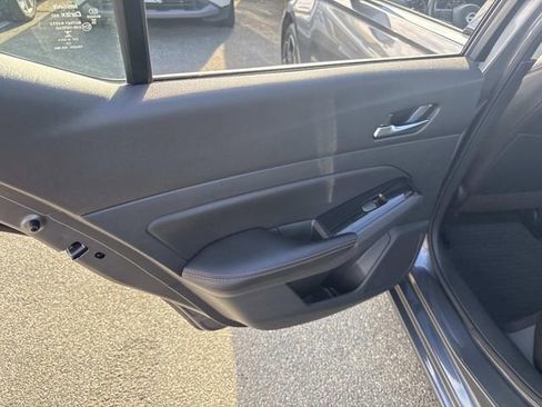 Used 2024 Nissan Altima 2.5 SR FWD image 20
