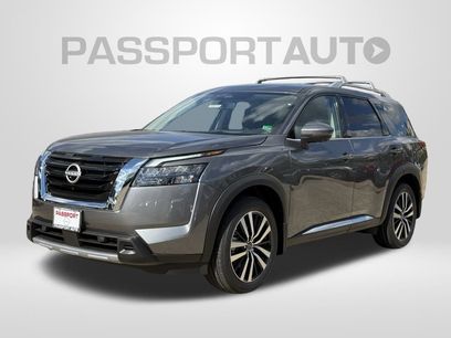 New 2025 Nissan Pathfinder Platinum w/ Cargo Package