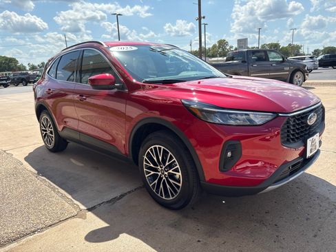 New 2025 Ford Escape PHEV image 7