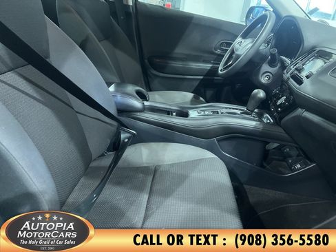Used 2021 Honda HR-V LX image 12