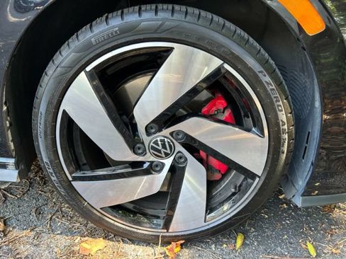 Used 2022 Volkswagen GTI SE FWD image 33