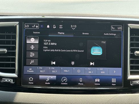 Used 2023 Chrysler Pacifica Touring-L FWD image 26