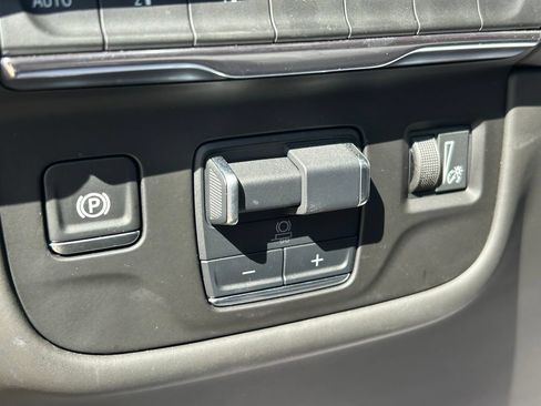 Used 2025 Cadillac Escalade Sport Platinum AWD/4WD image 33