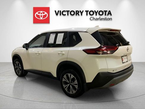 Used 2023 Nissan Rogue SV image 4