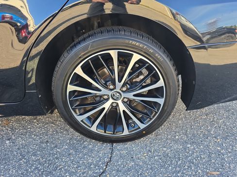 Used 2018 Toyota Camry SE image 36