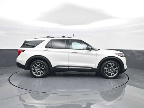 Used 2025 Ford Explorer Platinum w/ Ultimate Package image 9