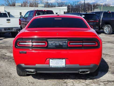 Used 2022 Dodge Challenger SXT image 6