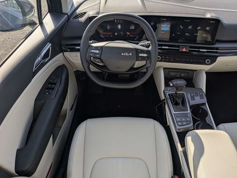 Used 2025 Kia Seltos EX FWD image 17