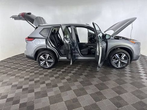 Used 2025 Nissan Rogue SL FWD image 13