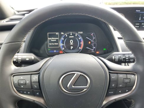 Used 2019 Lexus UX 200 image 20