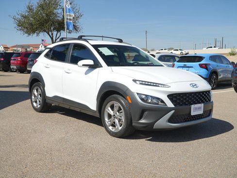 Used 2023 Hyundai Kona SEL image 3