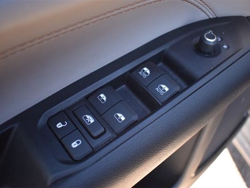 Used 2022 Jeep Compass Limited image 23