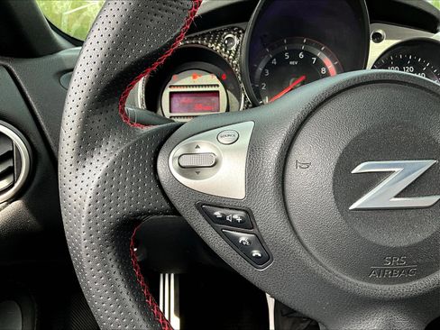 Used 2017 Nissan 370Z Coupe RWD image 8