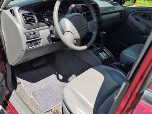Used 2003 Chevrolet Tracker LT AWD/4WD image 5