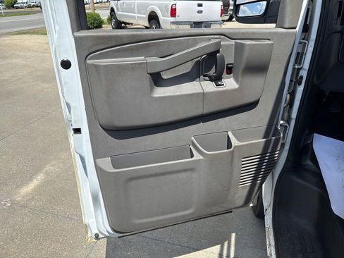 Used 2021 Chevrolet Express 3500 w/ Driver Convenience Package RWD image 24