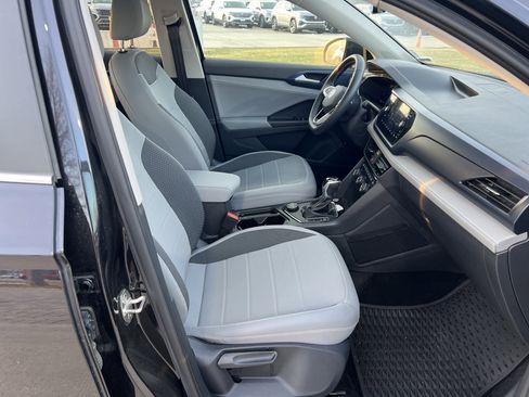 Used 2024 Volkswagen Taos SE w/ Panoramic Sunroof Package image 29