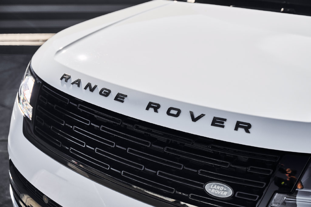 Used 2025 Land Rover Range Rover Long Wheelbase SE AWD/4WD image 7