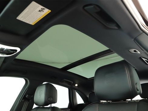 Used 2023 Porsche Macan Turbo image 25