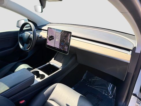 Used 2021 Tesla Model Y Performance image 15