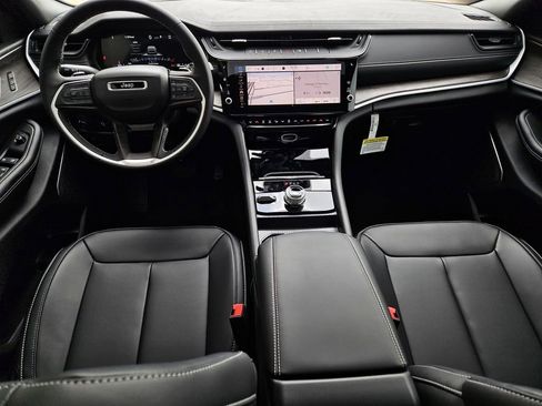New 2026 Jeep Grand Cherokee Limited AWD/4WD image 11