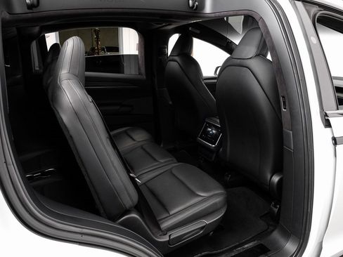 Used 2022 Tesla Model X image 43