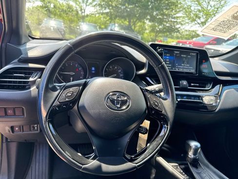 Used 2018 Toyota C-HR XLE FWD image 11