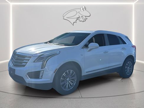Used 2017 Cadillac XT5 Luxury w/ Driver Awareness Package image 2