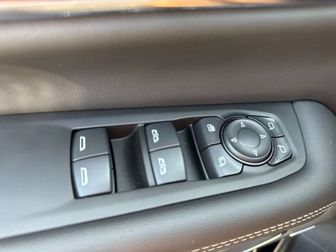 New 2026 GMC Yukon Elevation w/ Elevation Premium Package AWD/4WD image 18