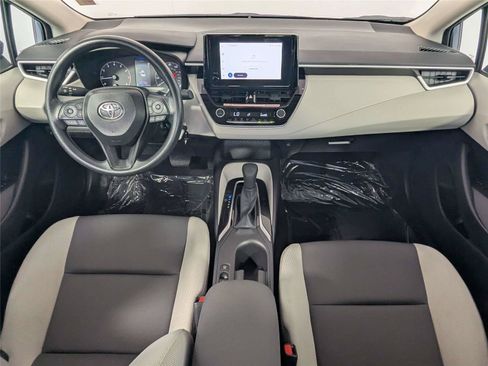 Used 2025 Toyota Corolla LE FWD image 37