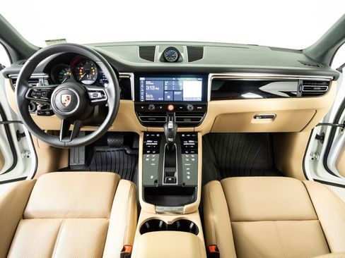 Certified 2024 Porsche Macan AWD/4WD image 19