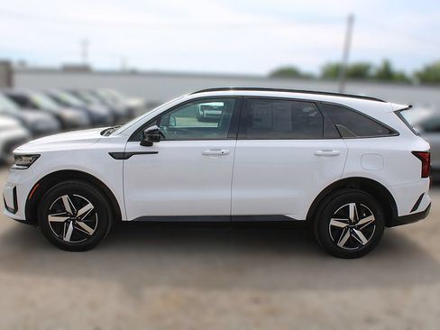 Certified 2023 Kia Sorento S FWD image 14