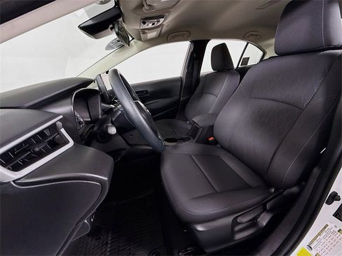 Certified 2025 Toyota Corolla LE image 5